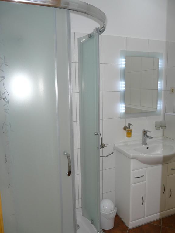 Hotel Kreuzbruchhof Burg Stargard Ngoại thất bức ảnh